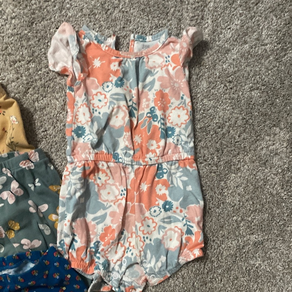 Accepting offers- 12 month Bundle- 10 pieces - Picture 4 of 11